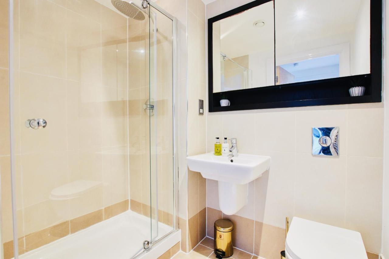 Deluxe City Apt, River Canal View& Free Parking! 利兹 外观 照片